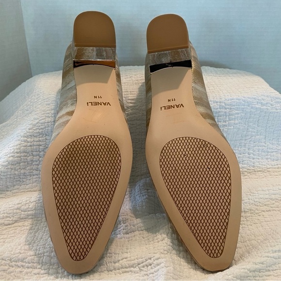 NWOT — Vaneli Gold Embossed 1” Heel Pumps in Size 11 N - Picture 12 of 14